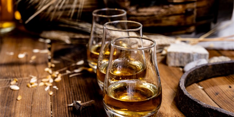Cask whisky in glasses